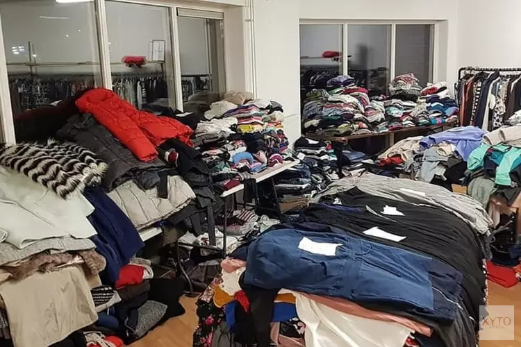 Elkaar helpen met kleding en voedsel