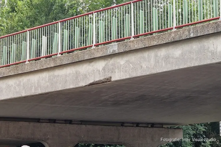 Beton laat los van viaduct van A9